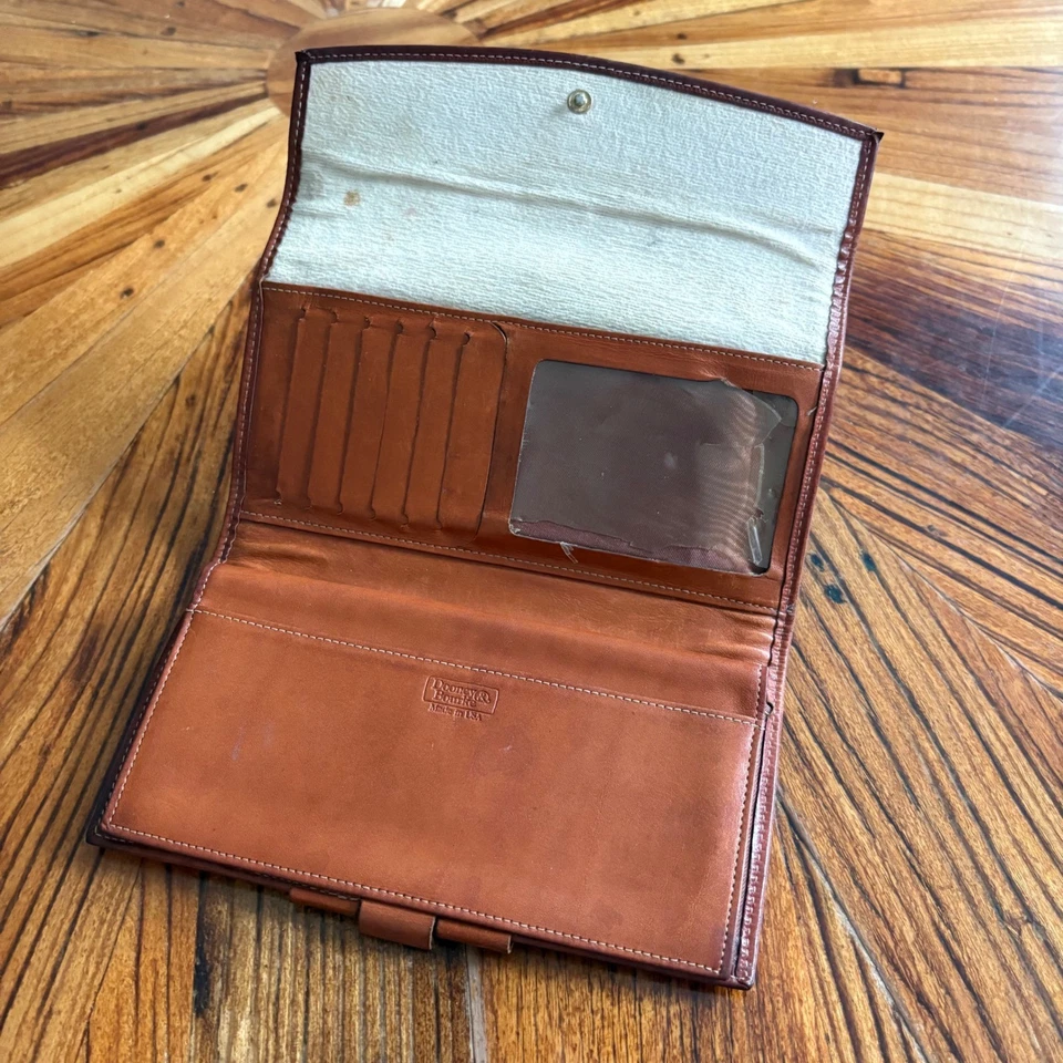 Cartera sin asas de cuero vintage Dooney & Bourke con solapa frontal monedero marrón Foto 3 de 4