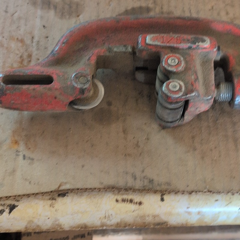 RIDGID Screw Feed Pipe Cutter 1/8"-2" Pipe Size Range MPN 29903