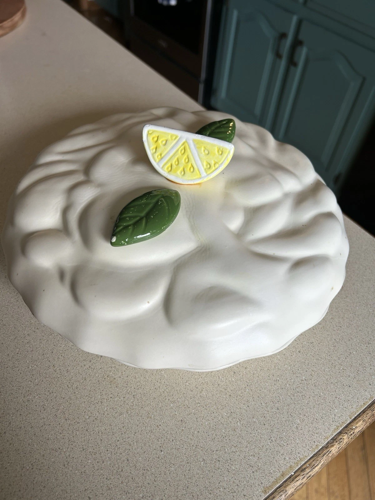 Vintage Lemon Meringue Pie Ceramic Covered Pie Dish Pie Keeper Pie Plate
Opens in a new window or ta