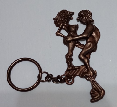Retro Karma sutra moving pendant keyring copper novelty moving parts - Picture 2 of 3