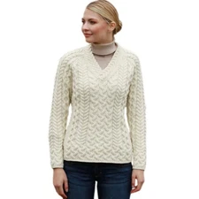 Aran Woollen Mills Cable Knit V-Neck 100% Merino Wool Irish Sweater Size MEDIUM