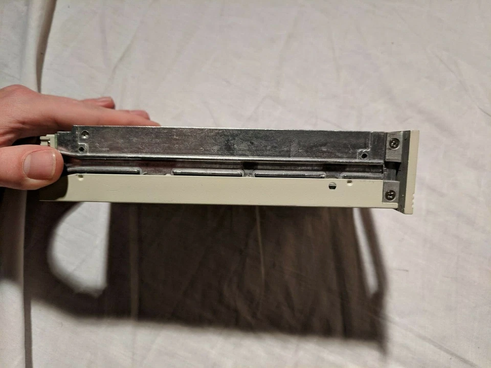 9091-601-01 CRU ACQUISITIONS ULTRA WIDE SCSI DATAPORT VII CARRIER DRIVE CABINETS - Image 2 of 4