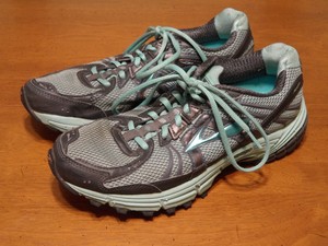 brooks asr women's