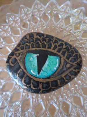 Acryl handbemalter Eidechse / Drachenauge Felsen - ''Keeping My Eye On You'' 9,5 cm 