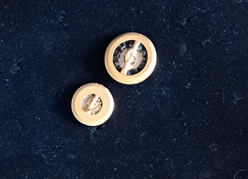 GIANNI VERSACE Vintage 2Ösenknöpfe Orig. MedusaGold/Schwarz-Leder, sehr edel TOP - Bild 2 von 2