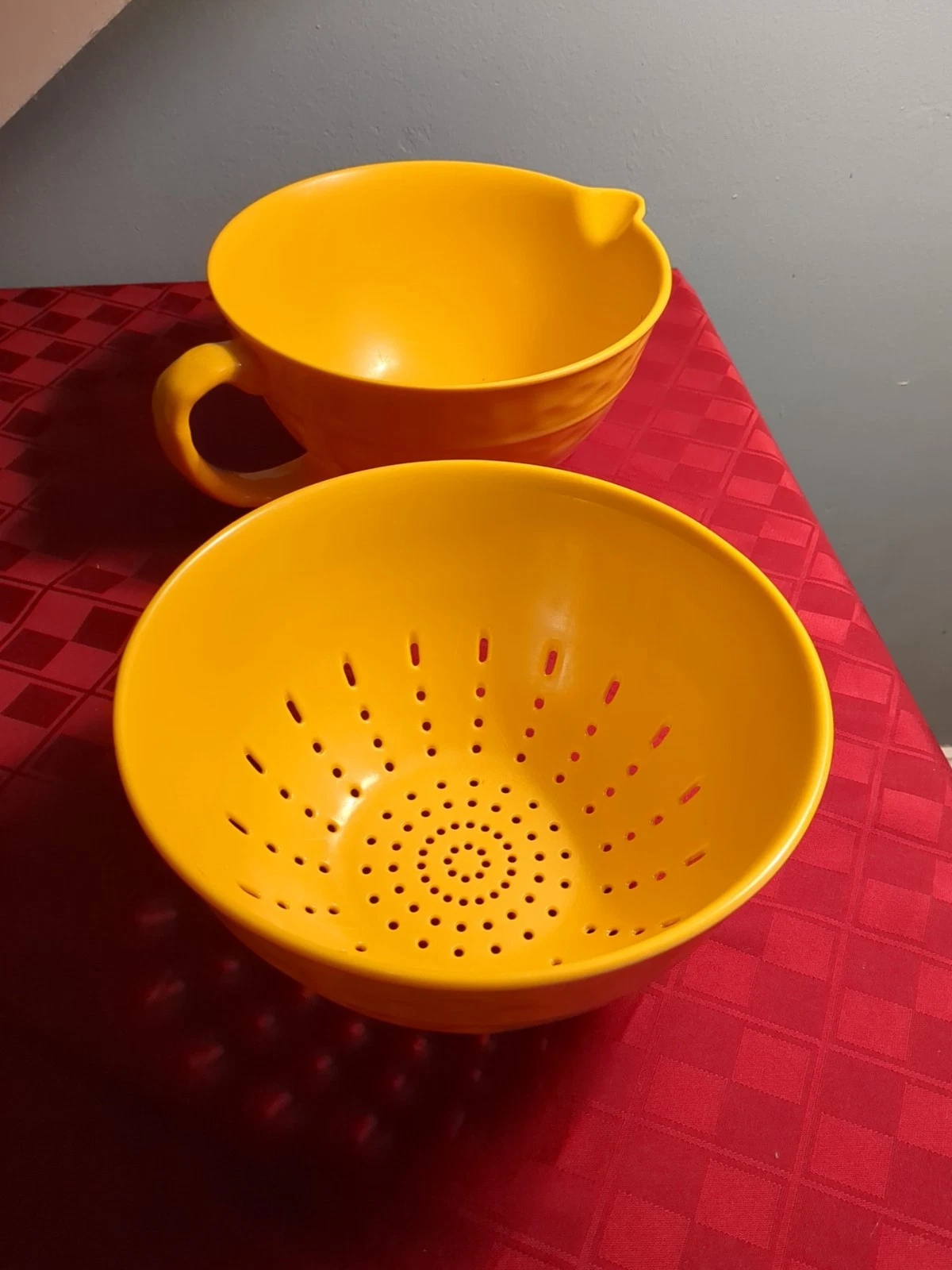 Melamine Batter Bowl 2.25qt Pour Spout Non-Slip Base & Colander Yellow