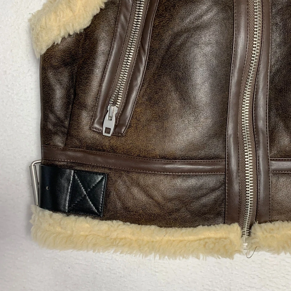 Chaleco Zara Crop Doble Cara Para Mujer XS Marrón Imitación Cuero y Hebilla Corporal de Oveja Foto 3 de 4