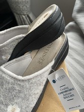 Pavers Size 8 Wedged Slippers Grey