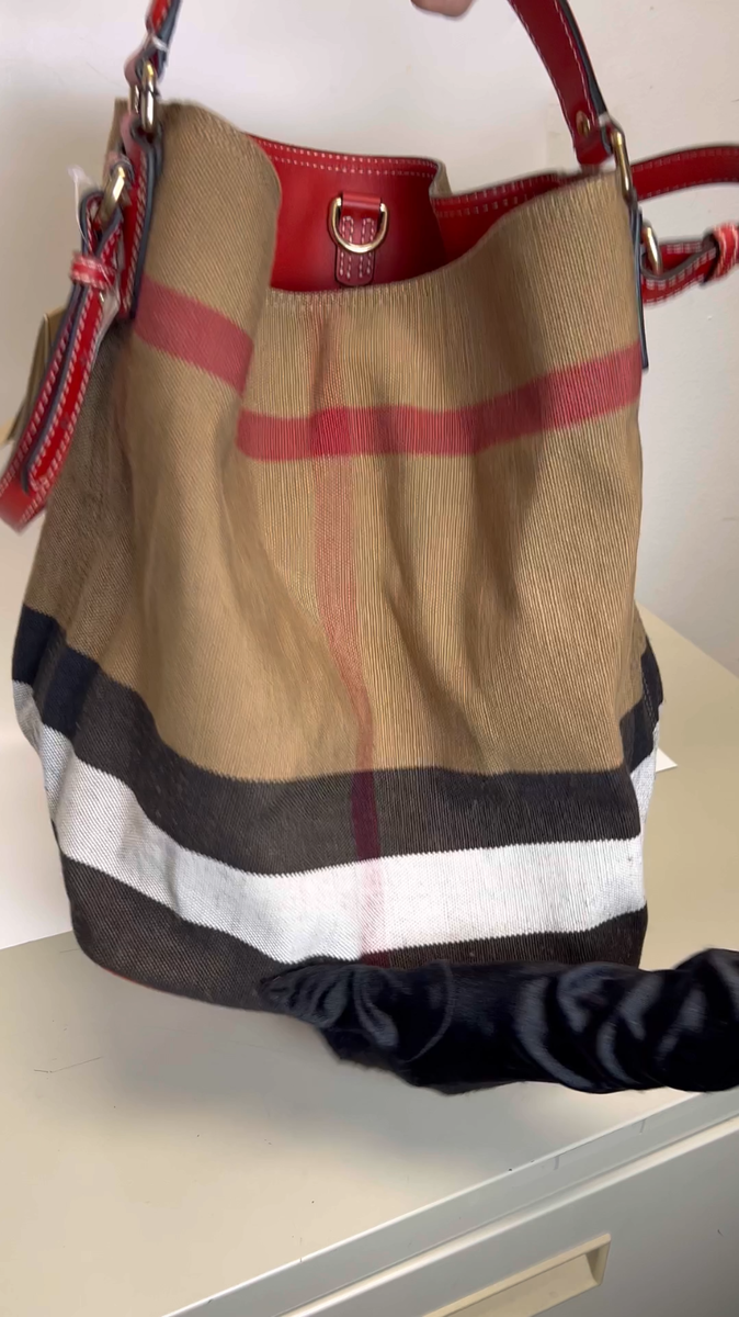 【関税&送料込】Burberry Printed Canvas Bucket Bag Mini Check Bucket Bag in Archive beige/military - Women