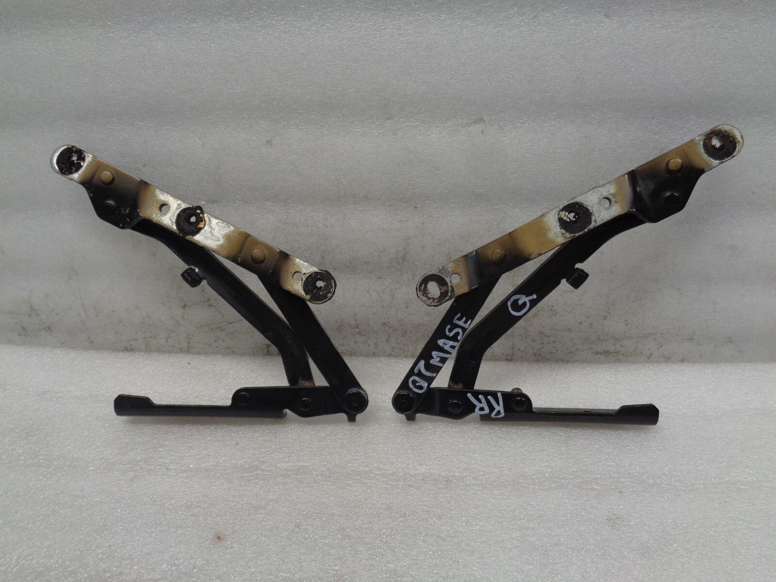 05-08 Maserati Quattroporte M139 Rear Trunk Support Hinge Pair Set OEM AK221035