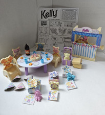 1999 Barbie Kelly Surprise Birthday Party Playset accessories 645857