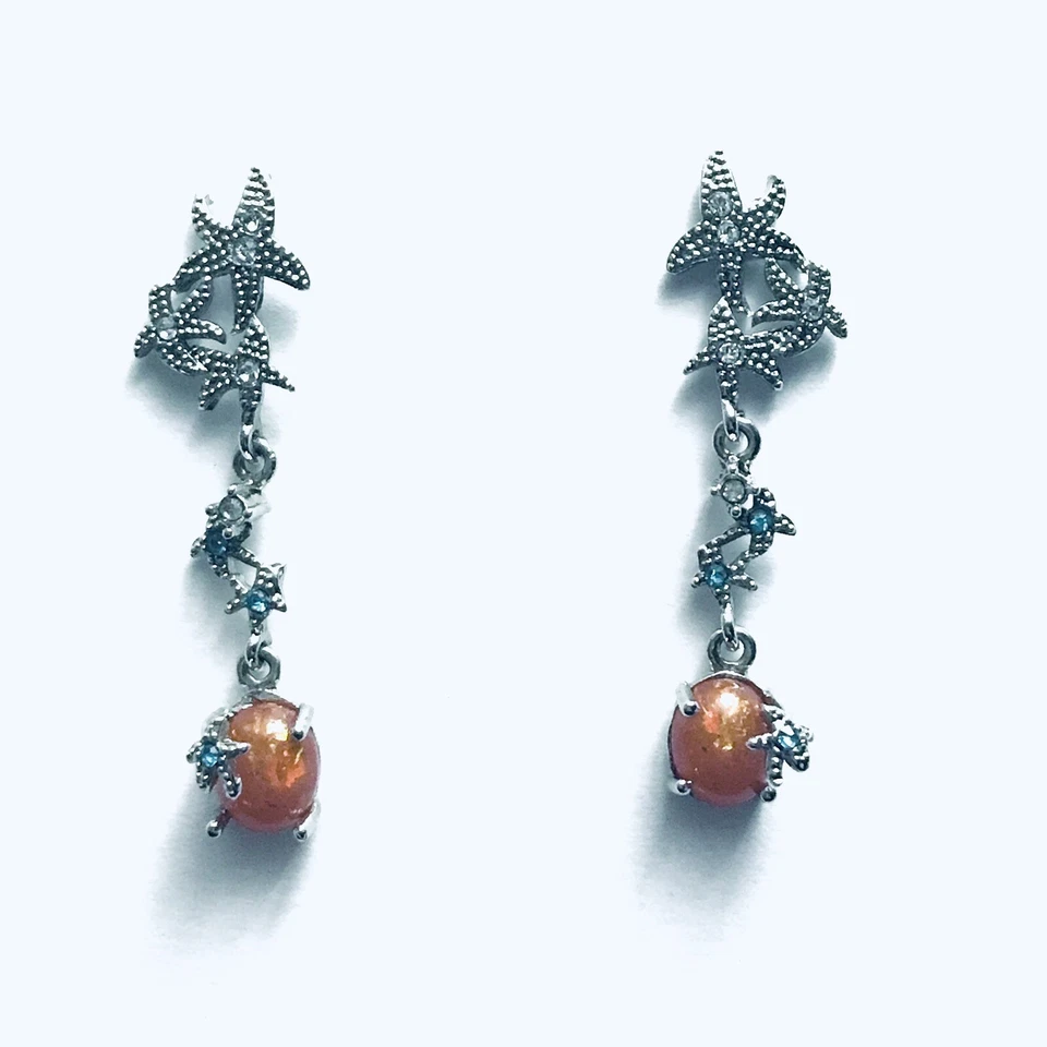 Pendientes colgantes estrellas de mar tono plata pequeños pedrería imitación ópalo cabujón Foto 2 de 4