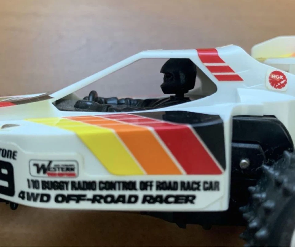 Coche de radiocontrol Optima Mid Junior años 80 modelo vintage de juguete para coleccionistas Foto 4 de 4