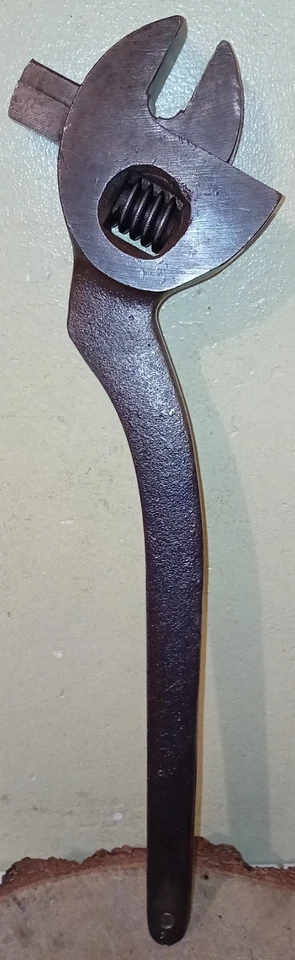 Ancienne Belle Clé à Molette Courbée FACOM N°35 dit madame 101 - Photo 2/4