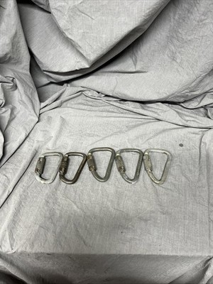 LOT 5pc self locking carabiner . 4 are York brand 1 is no name 