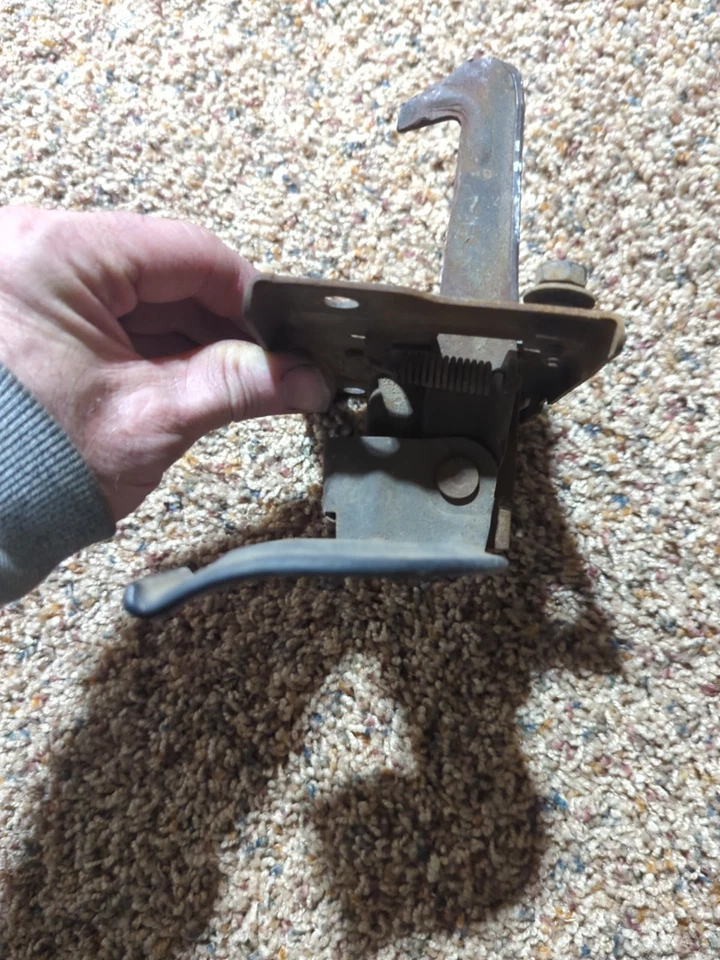 1975-1980 Chevy/GMC truck HOOD LATCH Suburban K5 K10 K20 C10 C20 C30 squarebody - Image 3 of 4