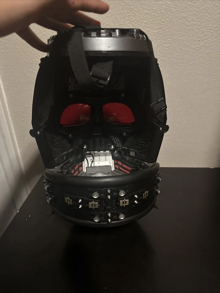 Casco Darth Vader serie negra Foto 3 de 3