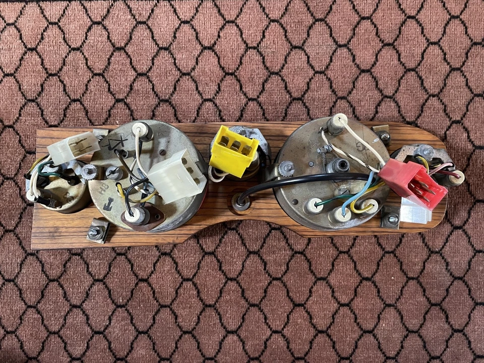 Cuadro de instrumentos Fiat 124 Spider - Biseles cromados de principios de 1400 Foto 4 de 4