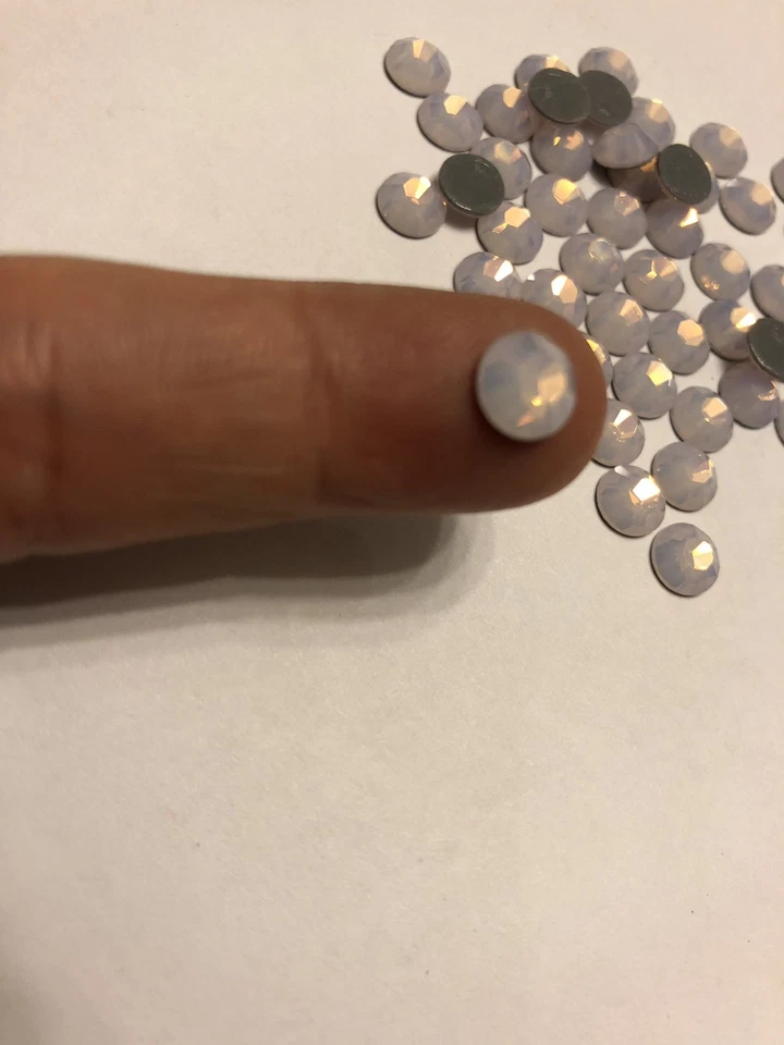 Cristal Swarovski Para Uñas redondo en color opalo rosa 4 pz Foto 4 de 4