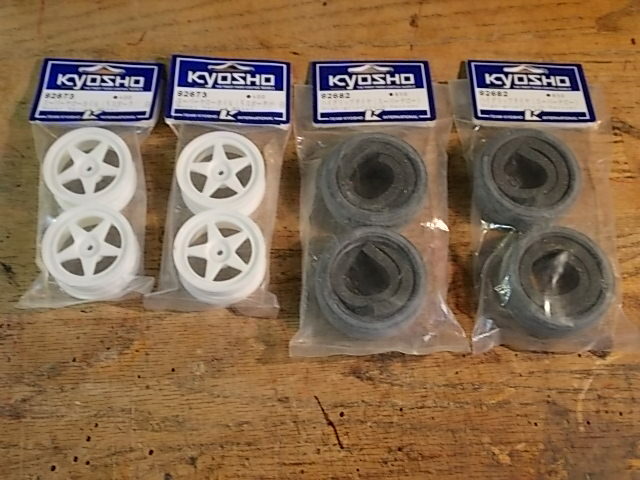 に 92673 92682 Wheel & Tire Set (Narrow) Kyosho Pure Ten TF-2 TF-3 GP