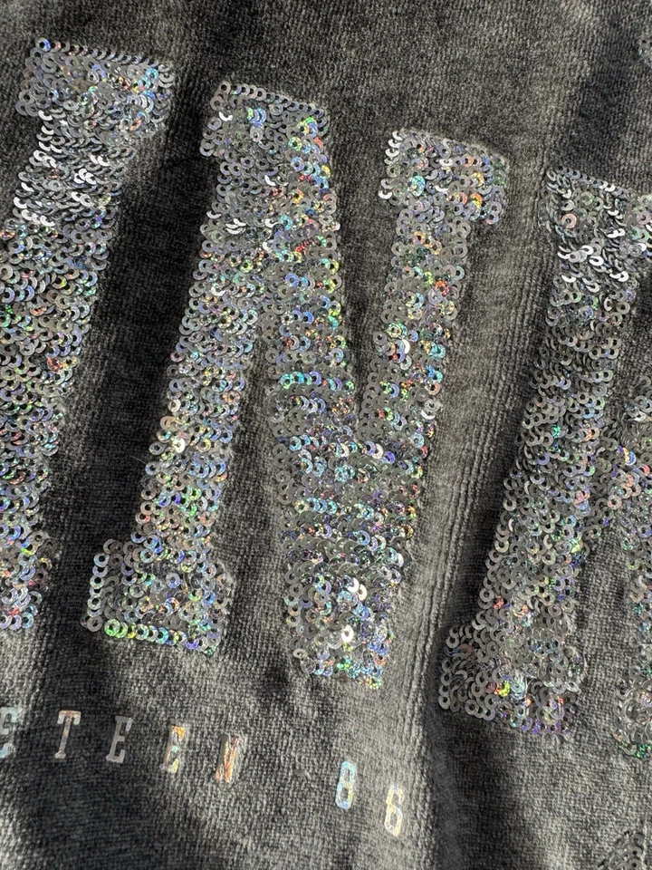 Sudadera con Capucha Cremallera Completa Vintage Victorias Secret Terciopelo Gris Lentejuelas Mediana Foto 3 de 4