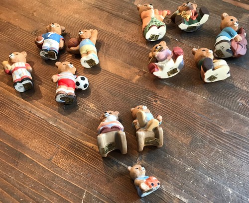 Juego de 12 estatuillas de oso bisque Homco instrumentos deportivos para tocar - Imagen 6 de 11