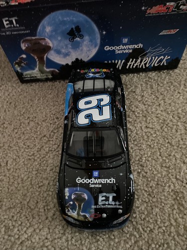 Kevin Harvick #29 GM Goodwrench Service/E.T. 2002 Monte Carlo 1:24 Scale - Picture 2 of 11
