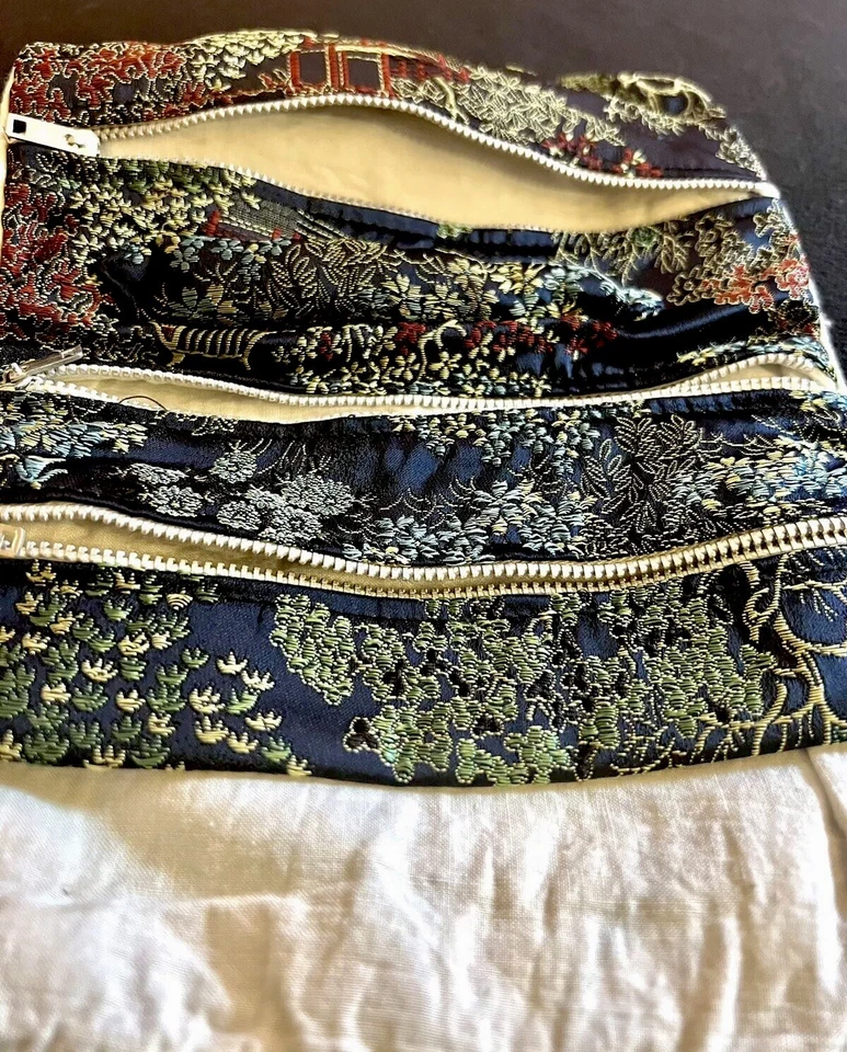 Bolsa organizadora de joyas de satén cosméticos de viaje plegable con cremallera Foto 4 de 4