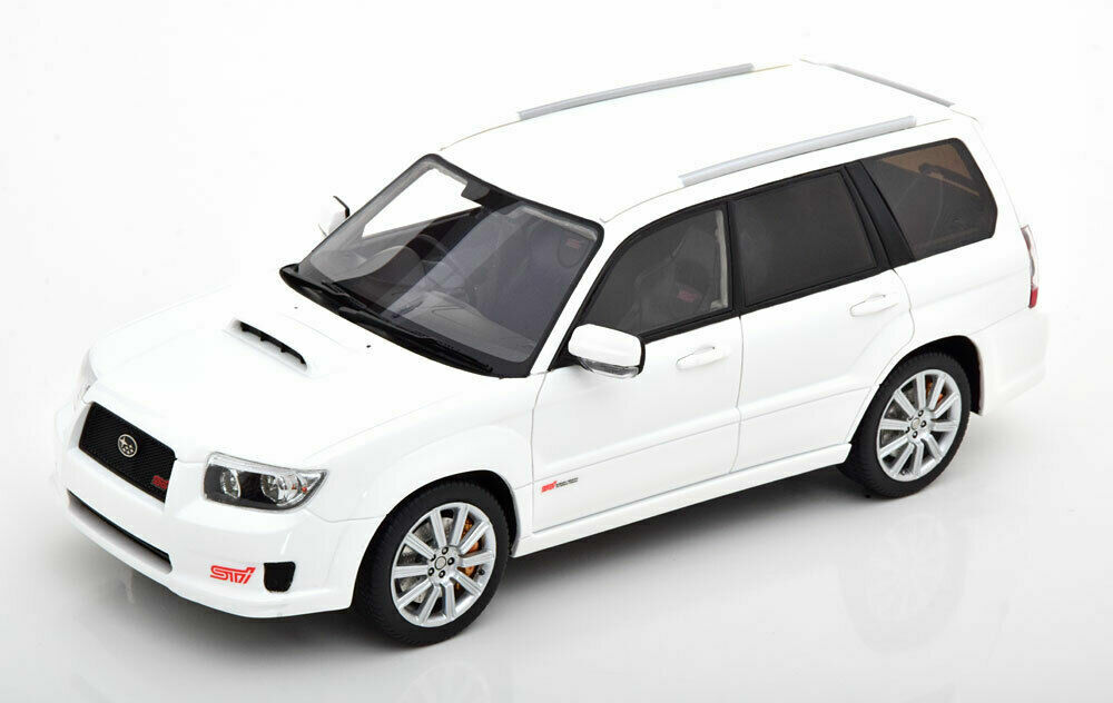 Subaru Forester STI 2007 réplique 1/18 conduite à droite RHD en résine blanche DNA Collectibles