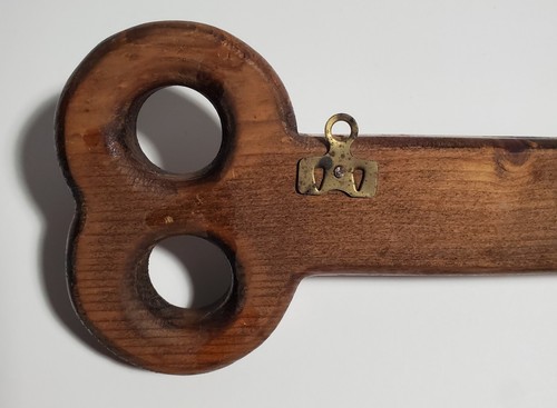 Wooden Key Shaped Holder Chain Ring Rack Hooks Wood Kitschy Vtg Primitive - Picture 8 of 21