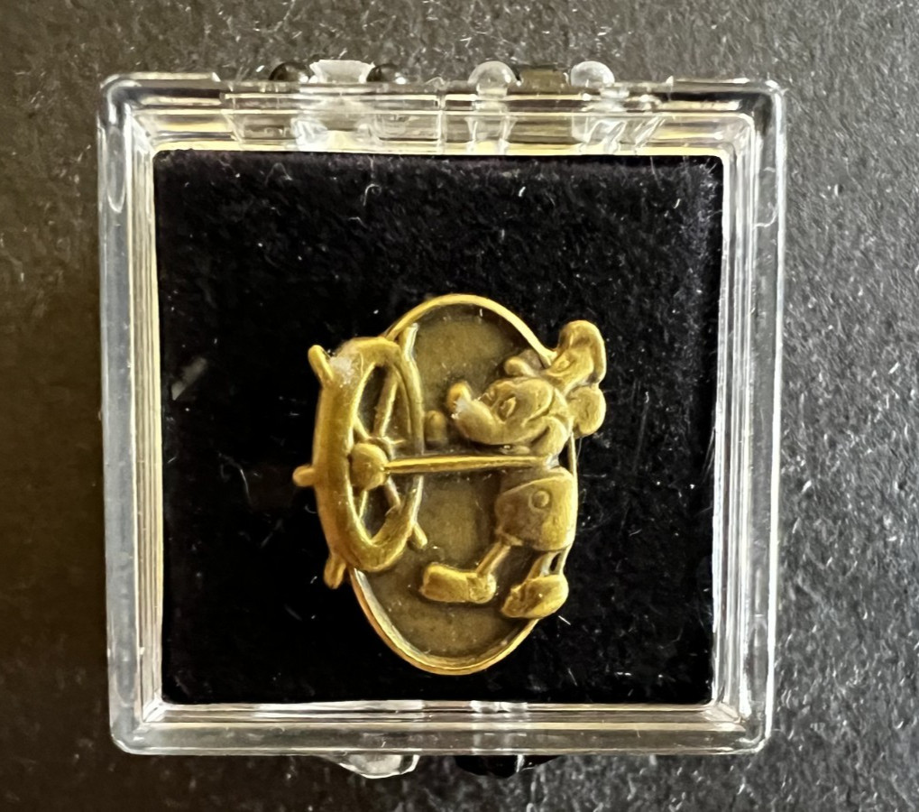 Steamboat Willie - 1 Year Service Award - Cast Exclusive -  Disney Pin 67959