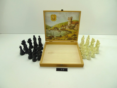 E.S. Lowe Medieval Renaissance Schachfiguren Set 32-tlg. Kunststoff Vintage