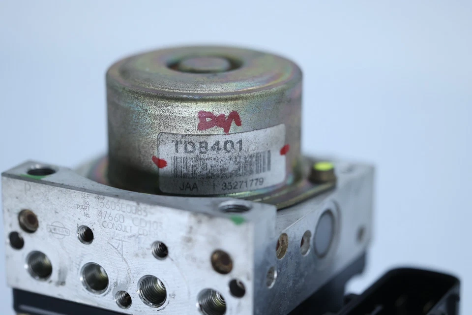 2003-2005 Nissan 350Z ABS Pump Anti Lock Brake Module Unit 47660 CD103 OEM - Imagem 3 de 4