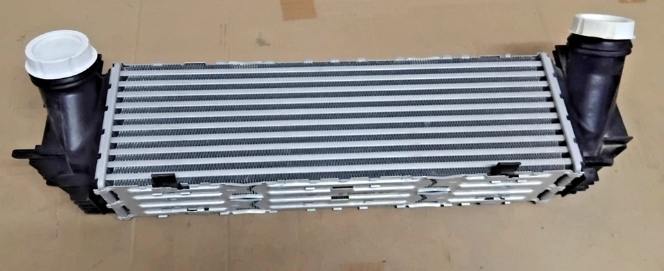 Intercooler de aire turbo carga original BMW F10 528i 528i 17117618768 Foto 2 de 4