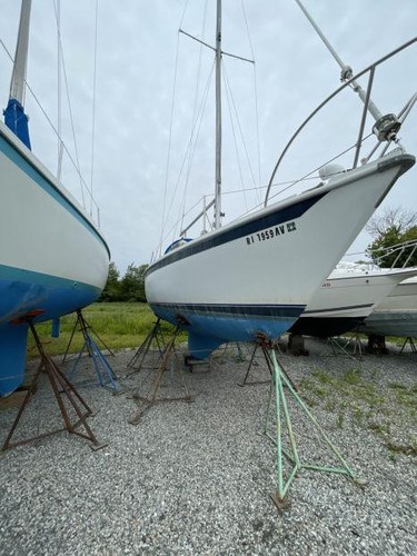 1977 Ericson 27' Sailboat - 2006 Outboard Runs - Rhode Island - Est-Value $9.5K