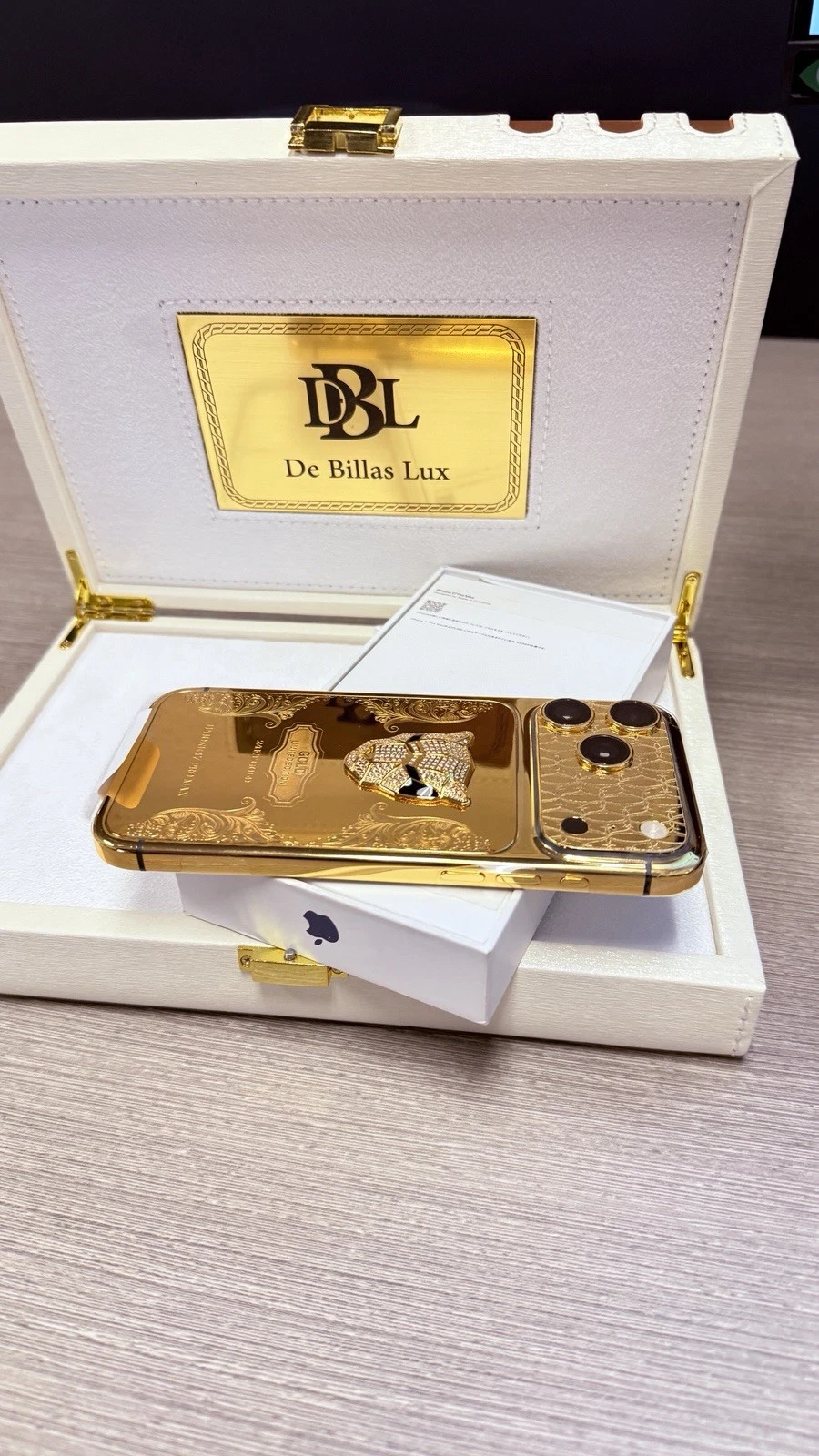 Custom 24K Gold iPhone 17 Pro Max 2TB — Diamond Engraved, Unlocked thumbnail 7