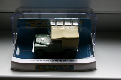 Scalextric C4600 Land Rover Series 1 ''HUE 166'' 1:32 Auto Slotcar mit Allradantrb