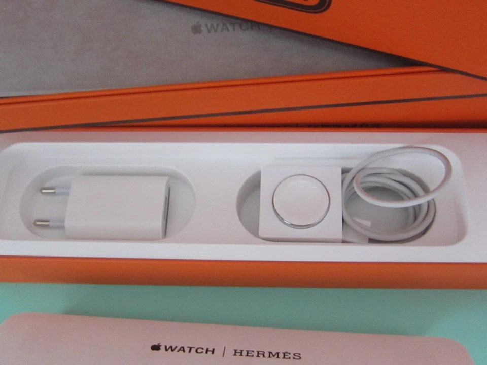 Apple Watch Series 4 Hermès 44mm Edelstahlgehäuse / GPS - in OVP - Bild 3 von 4