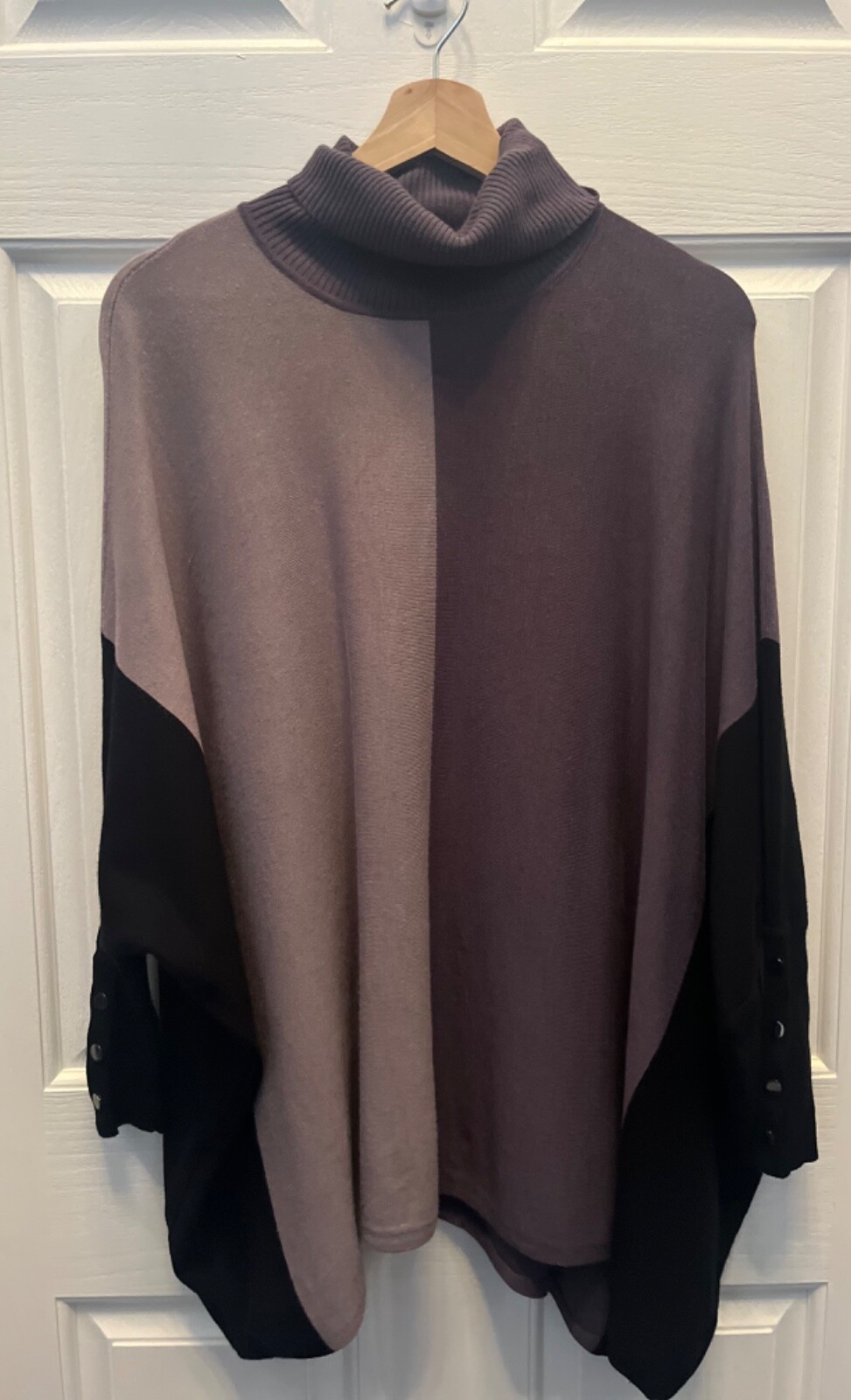 PRE-OWNED ALFANI WOMEN'S  COLOR BLOCK TURTLENECK PONCHO SWEATER- PETITE SMALL