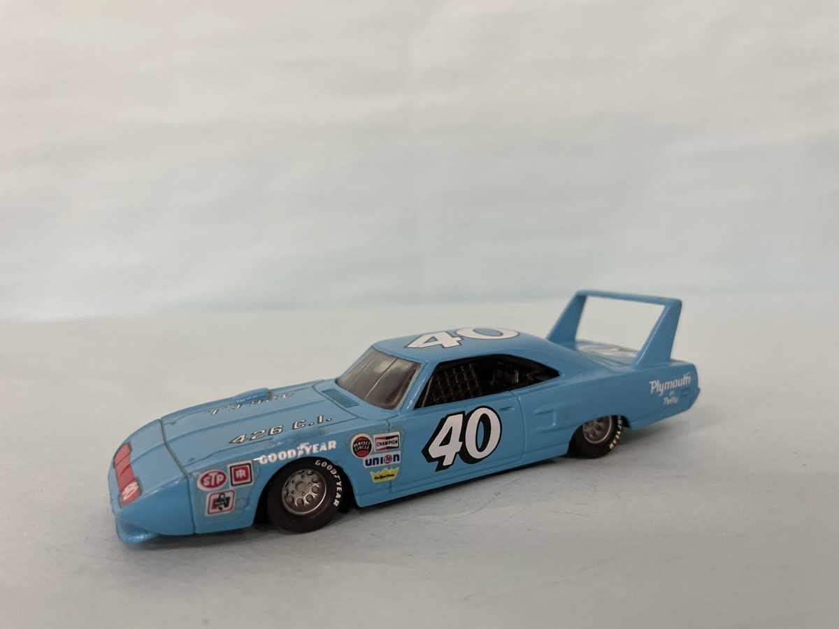 Racing Champions Pete Hamilton #40 1970 Plymouth Superbird NASCAR