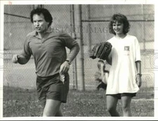 1990 Press Photo Gary Philips, Softball with Trisha Rode at Clinic