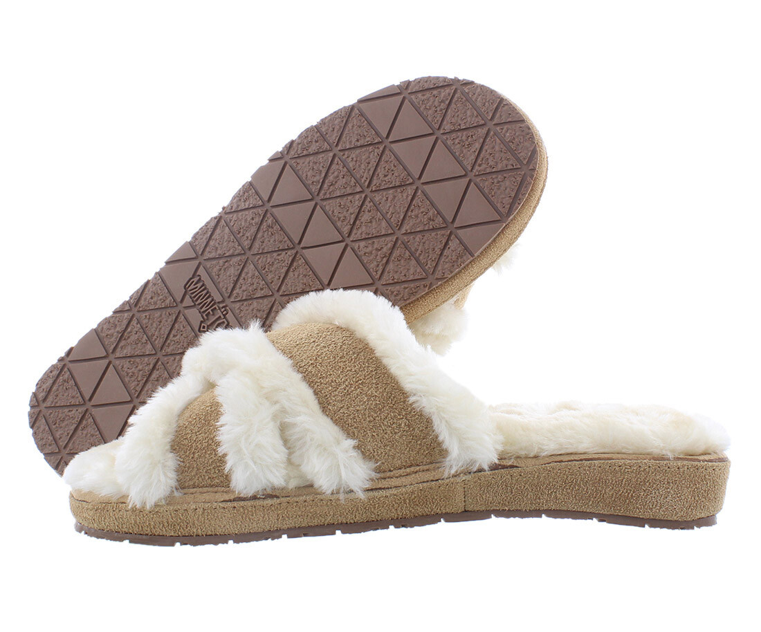 Женская обувь с перекрестной лентой Minnetonka Begonia 10990₽