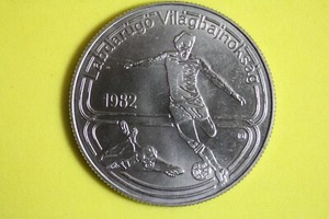 1982 HUNGARY 100 FORINT WOLRD CUP COPPER NICKEL #K38844
