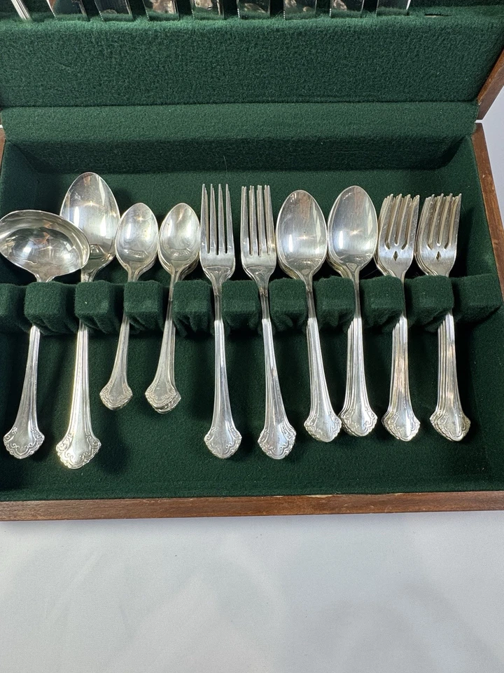 Juego de 43 piezas Towle Boston Chippendale plateado con estuche Foto 2 de 4