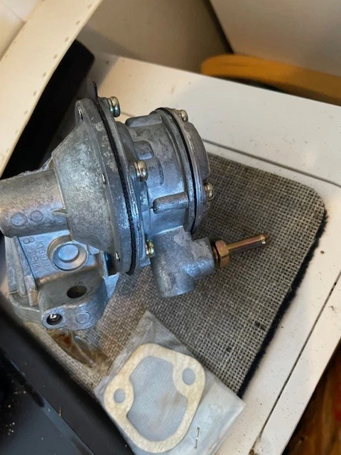 Bomba de combustible 17010-M6628 Kyosan Nissan Datsun 310 Foto 4 de 4