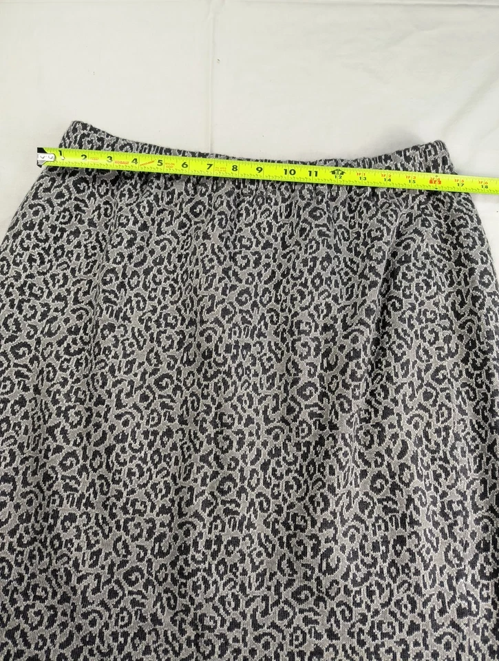 Falda grande de piel de leopardo St John blanca y negra Foto 4 de 4