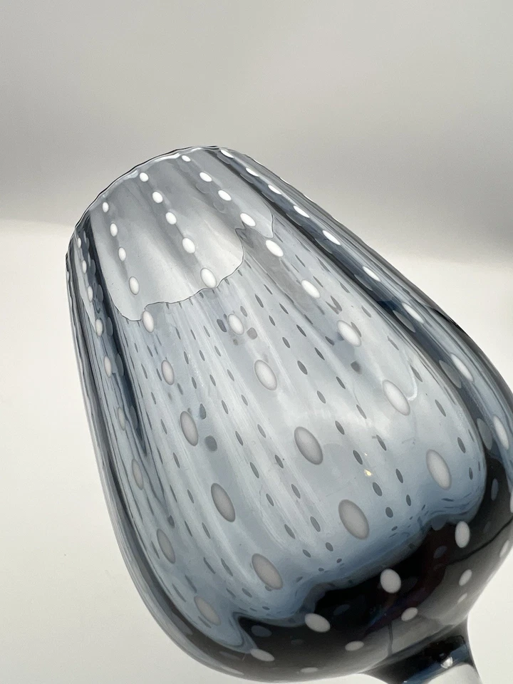 Balão circular branco chuva em azul taça de vinho - Imagem 3 de 4