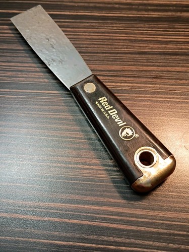 Red Devil  Black  And  Gold Handle Heavy Duty  Putty Knife – 1-1/4" Blade – USA.