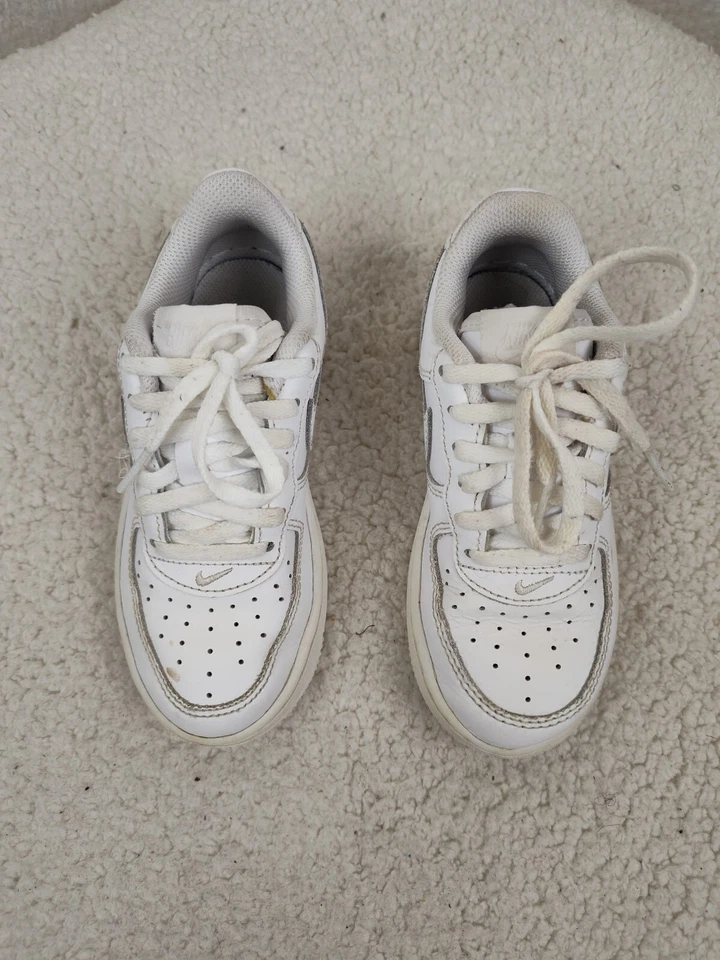 Nike Air Force Boys Sneakers 11C White Leather Lace Up Low Top Casual Fit Shoes - Image 3 of 4