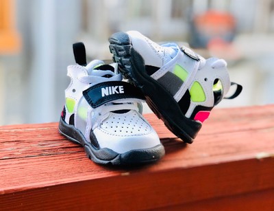 white nike trainers infant